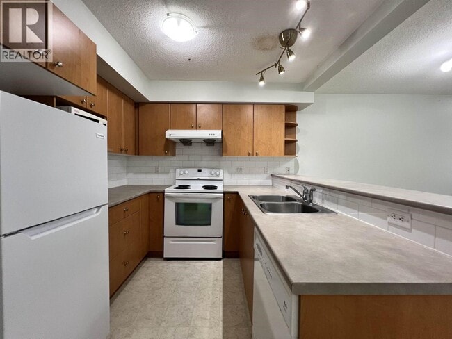 Building Photo - 7088 17th Ave