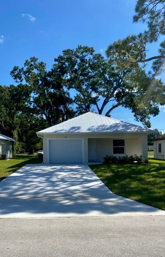 Primary Photo - 3/2/1 Home for Rent