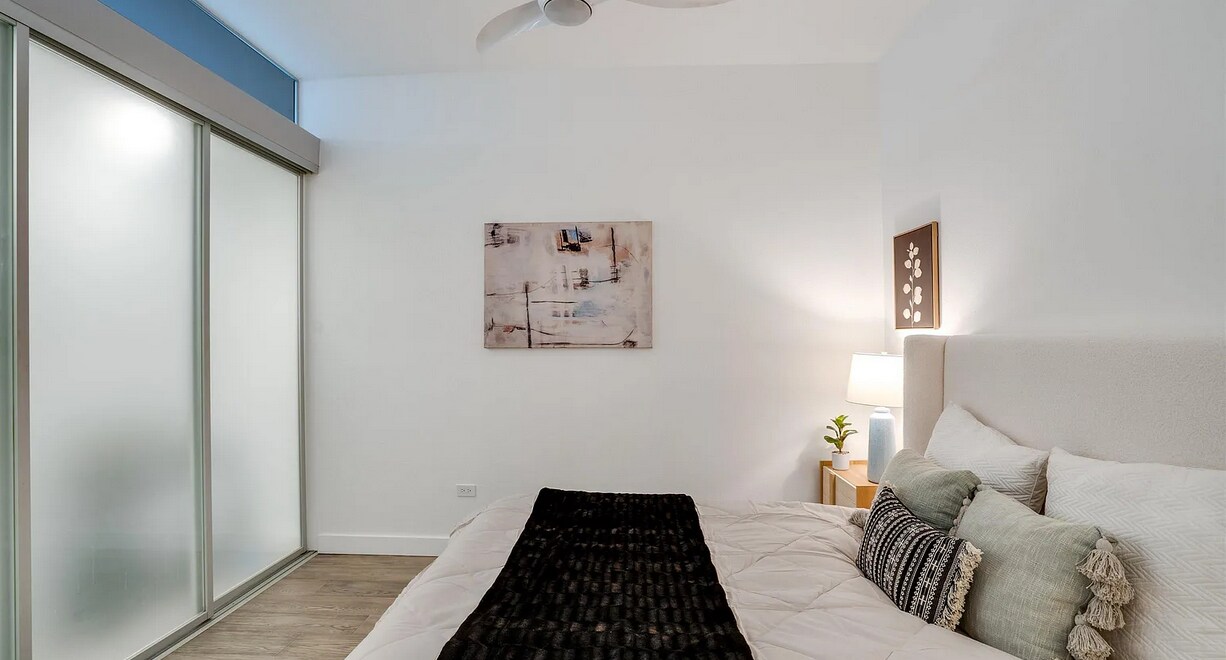 Foto principal - 13976 35th Ave