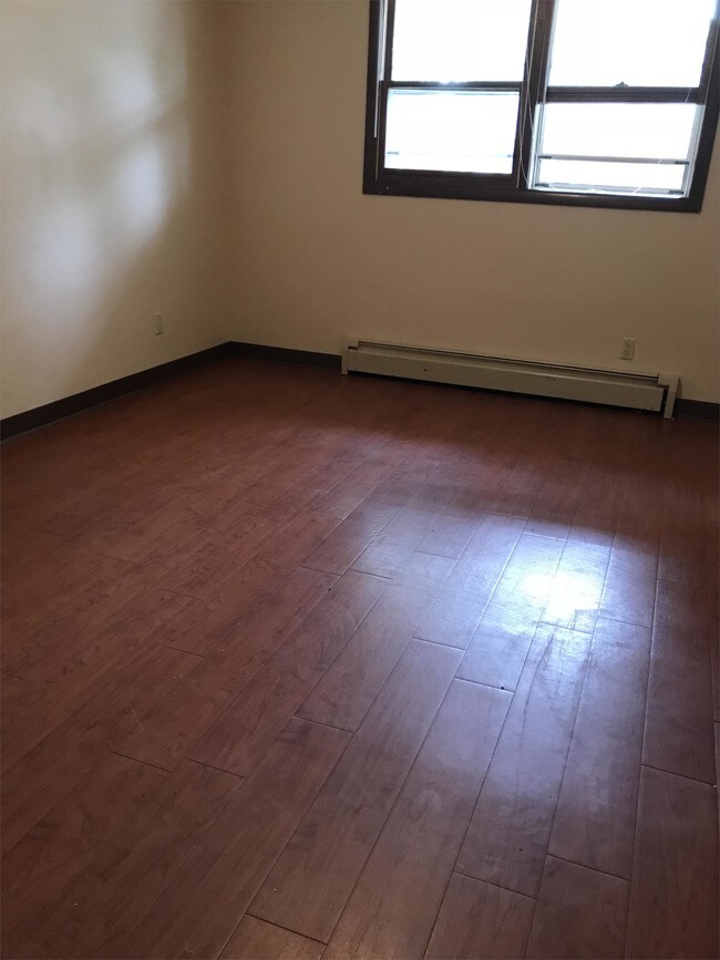 Foto del edificio - 2252 Eastman Ave