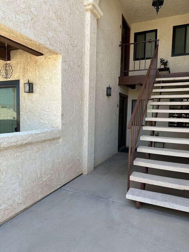Foto del edificio - Unfurnished, long term, ground floor unit
