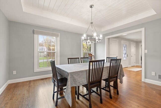 Foto del edificio - 25 Saddle Club Rd