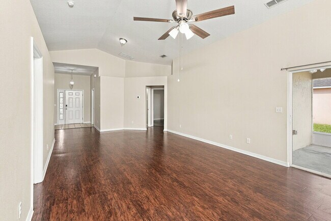 Foto del edificio - 4612 Woodford Dr
