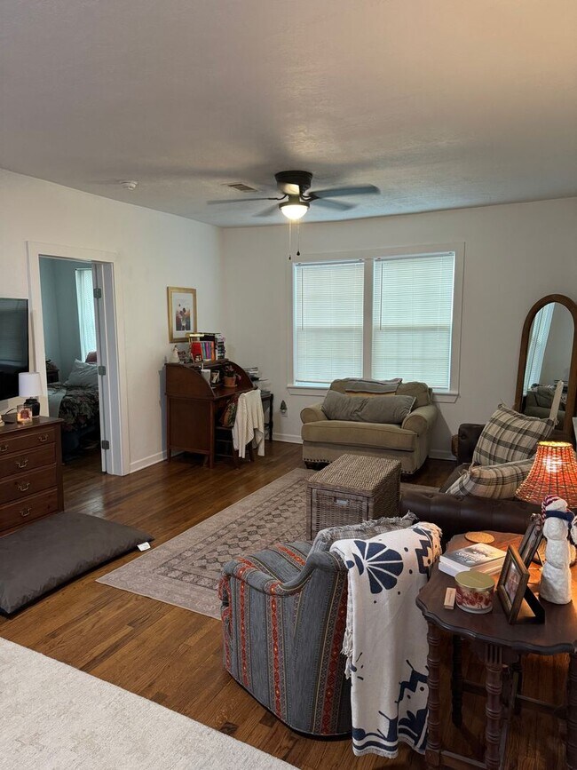 Foto del edificio - August Move-In! Charming 2/1 house near Do...