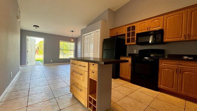 Building Photo - 1290 Riverside Cir