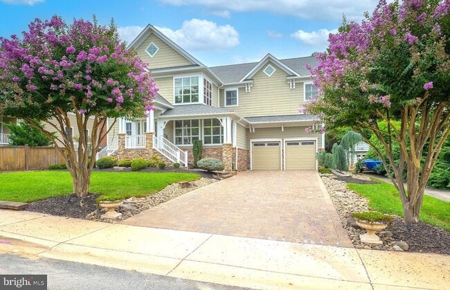 Building Photo - 5905 Lone Oak Dr