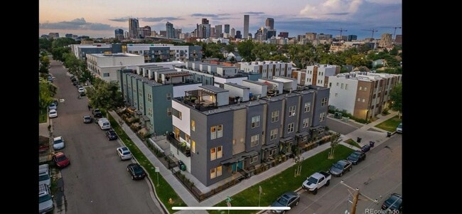 Building Photo - 928 Navajo St
