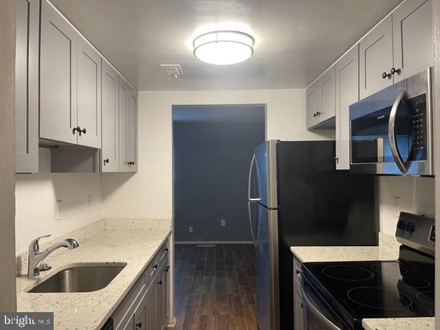 Building Photo - 1805 Falcon Ct