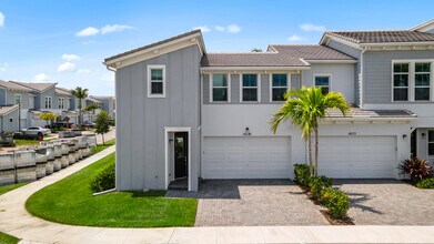 Building Photo - 16181 Oakview Dr