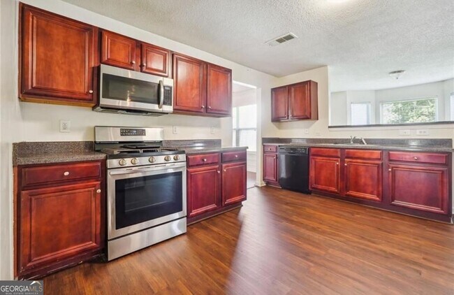 Foto del edificio - 3330 Tackett Rd