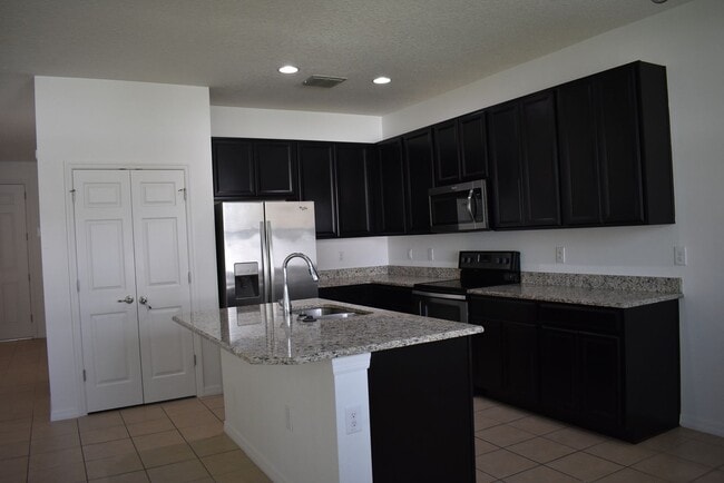 Building Photo - 1365 Merion Dr
