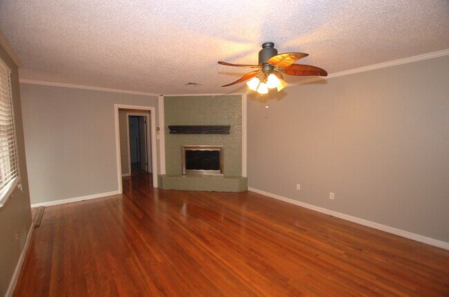 Foto del edificio - Lock in Today’s Rent for 2 Full Years! Gre...