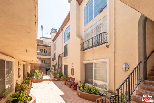 Building Photo - 7120 La Tijera Blvd