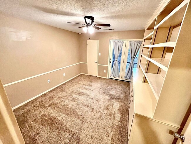 Building Photo - 5735 Barfield Cir