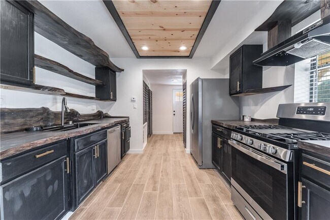 Foto del edificio - 15316-15312 W Will Rogers Dr