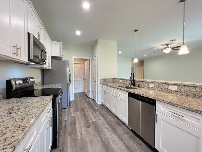 Foto del edificio - WONDERFUL DUPLEX 2 Bd/2Ba in Sebring!