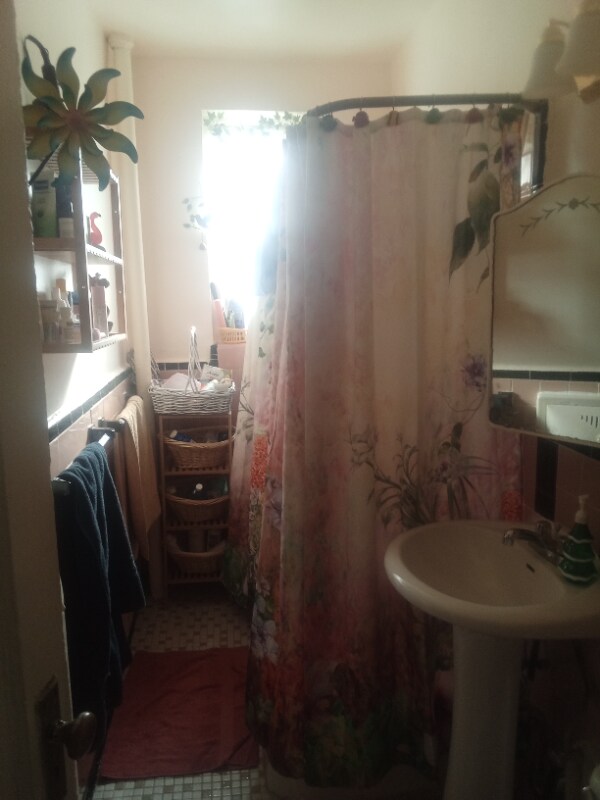 Foto del edificio - 1872 E 5th St