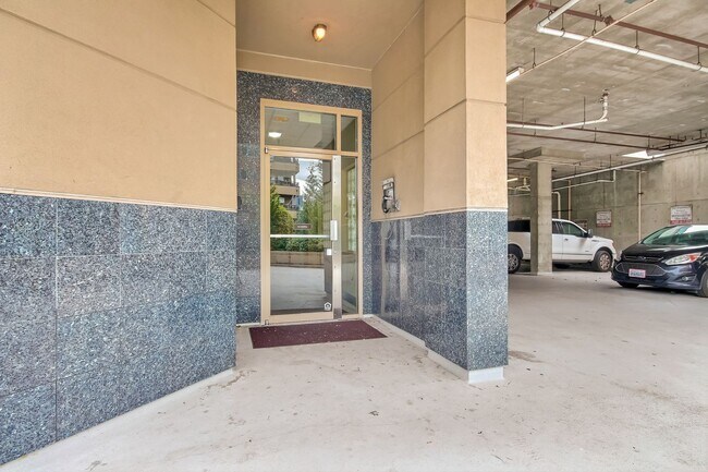 Foto del edificio - Views of Lake Union Gorgeous 2 bedroom with 2 decks