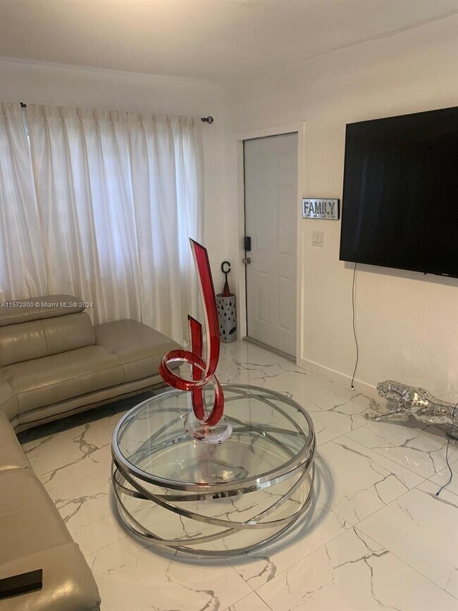 Foto del edificio - 1217 NW 99th St