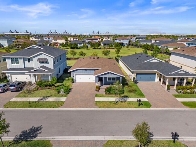 Foto del edificio - 1391 Arrowhead Point Rd