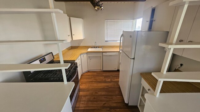 Foto del edificio - 11956 Laurelwood Dr