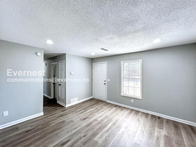 Foto del edificio - 5014 Shubert Cove