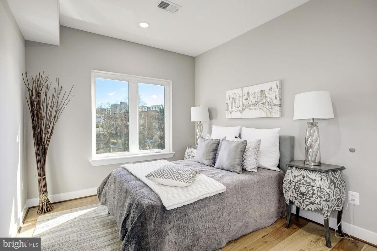 Foto principal - 1040 Bladensburg Rd NE