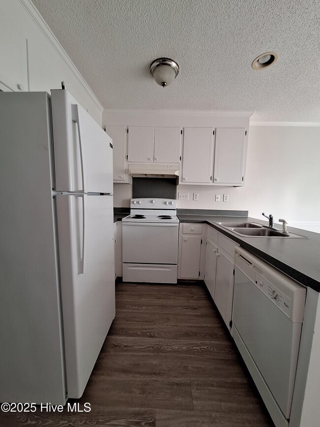 Building Photo - 3979 Sterling Pointe Dr