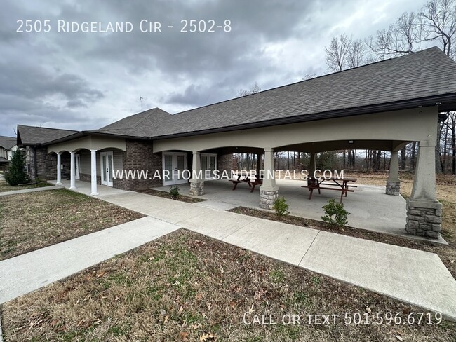 Building Photo - 2505 Ridgeland Cir - 2502-8 | $1295 | 3 be...