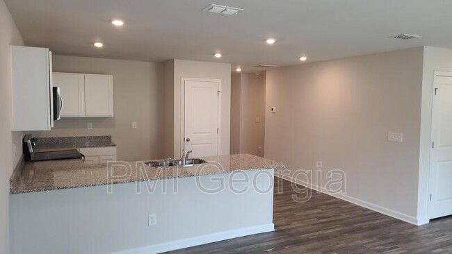 Foto del edificio - 103 Maple Dr