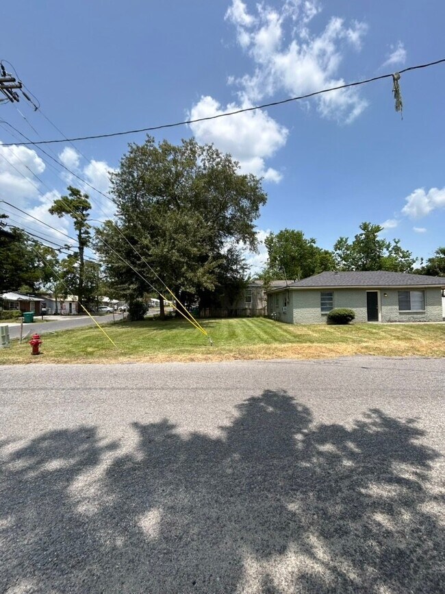 Foto del edificio - 880 W Verdine St