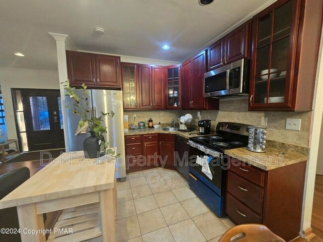 Foto del edificio - 3128 Greenbriar Dr