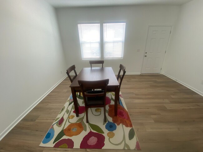 Foto del edificio - Room in Single Family Home on Luca Ter SW