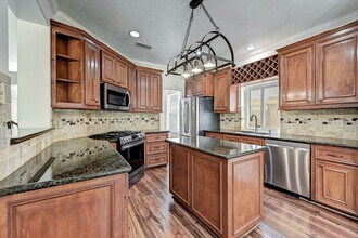 Building Photo - 15127 Trumpet Vine Ln