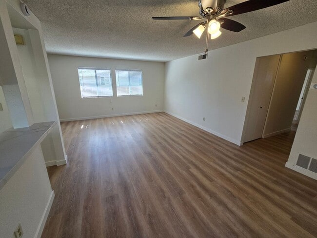 Building Photo - MOVE-IN SPECIAL: 1/2 OFF 1ST MONTH'S RENT!...
