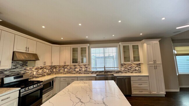 Foto del edificio - Gorgeous Executive Home Available Now!