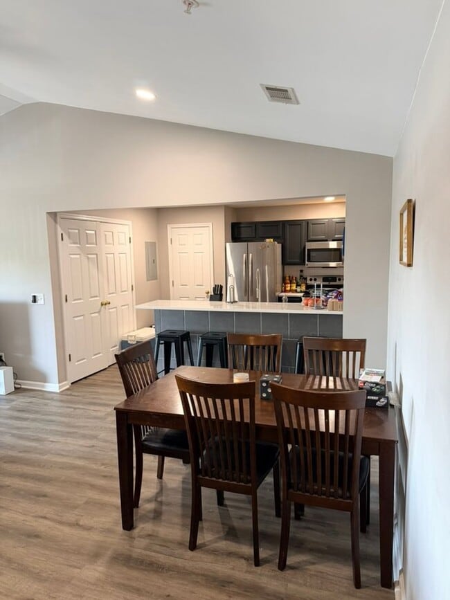 Building Photo - 1114 S College St