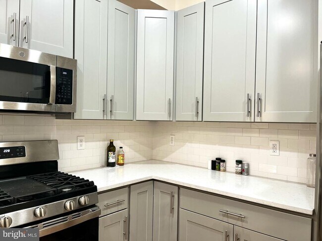 Foto del edificio - 512 W Montgomery Ave