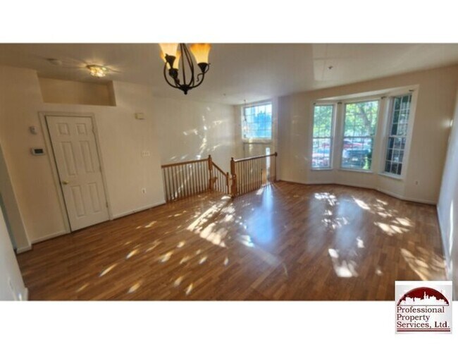 Foto del edificio - Spacious 3 Level Townhome In Wellington Tr...