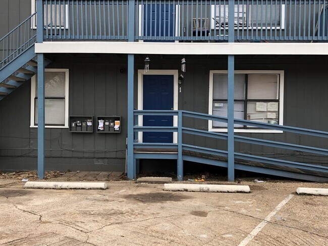 Building Photo - 4711 East Side Ave