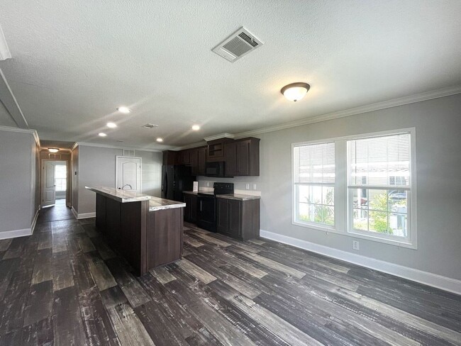 Building Photo - 36116 Plum Ave