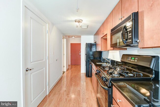 Building Photo - 1117 10th St NW