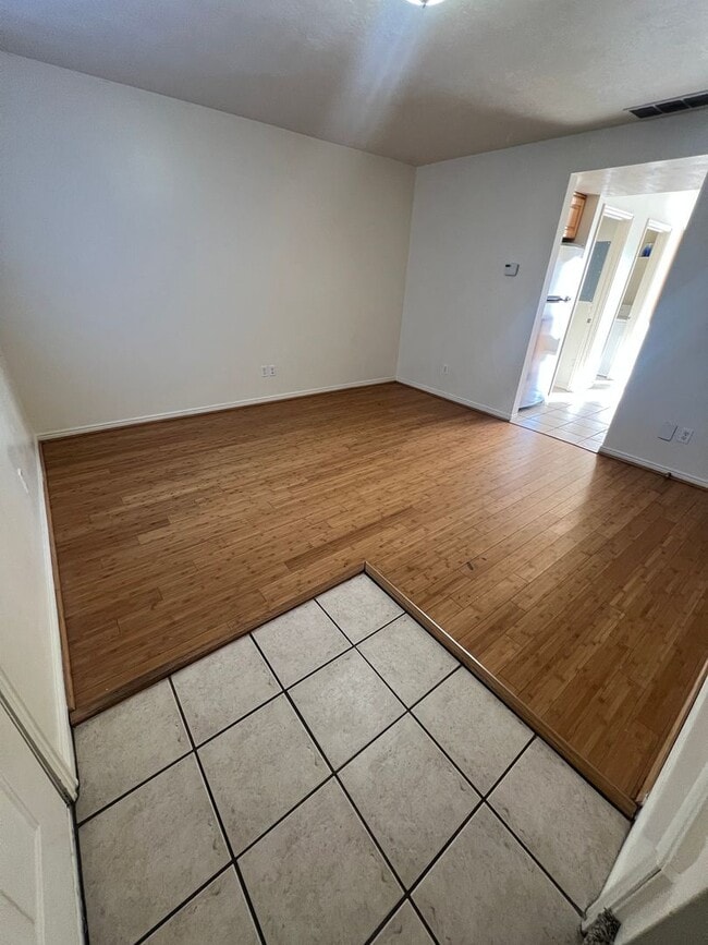 Building Photo - Large Three Bed One and a half bathroom with detached garage!