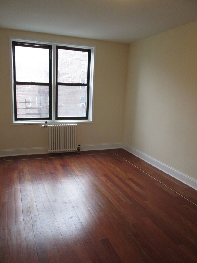 Foto del edificio - 42-42 80th St