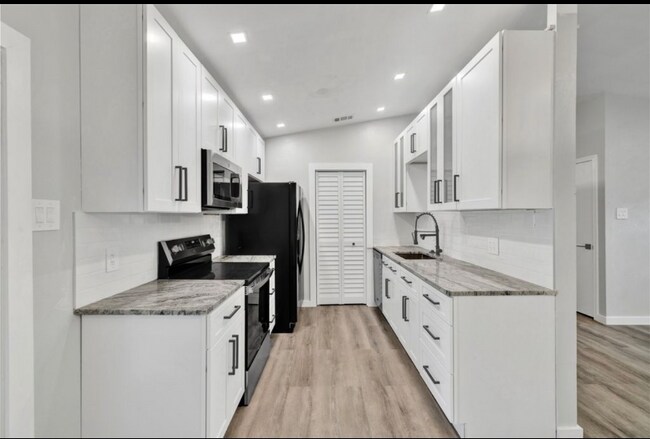 Foto del edificio - 2308 Foxcroft Ln