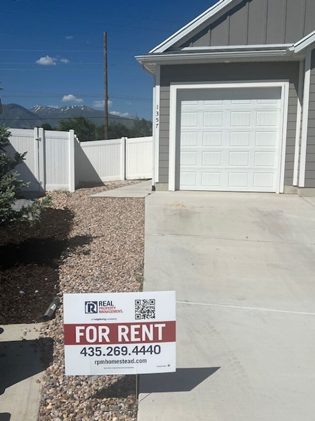 Building Photo - Spacious 3 Bed Downstairs Duplex