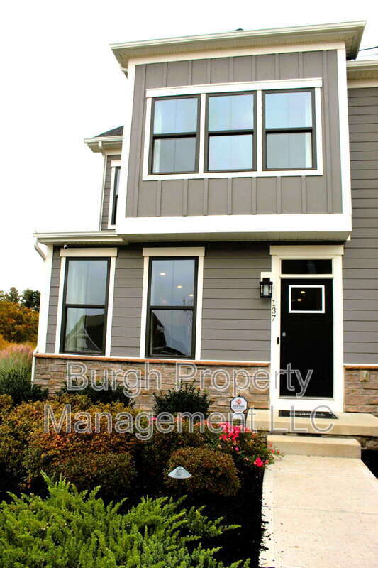 Primary Photo - 137 Marketplace Ave