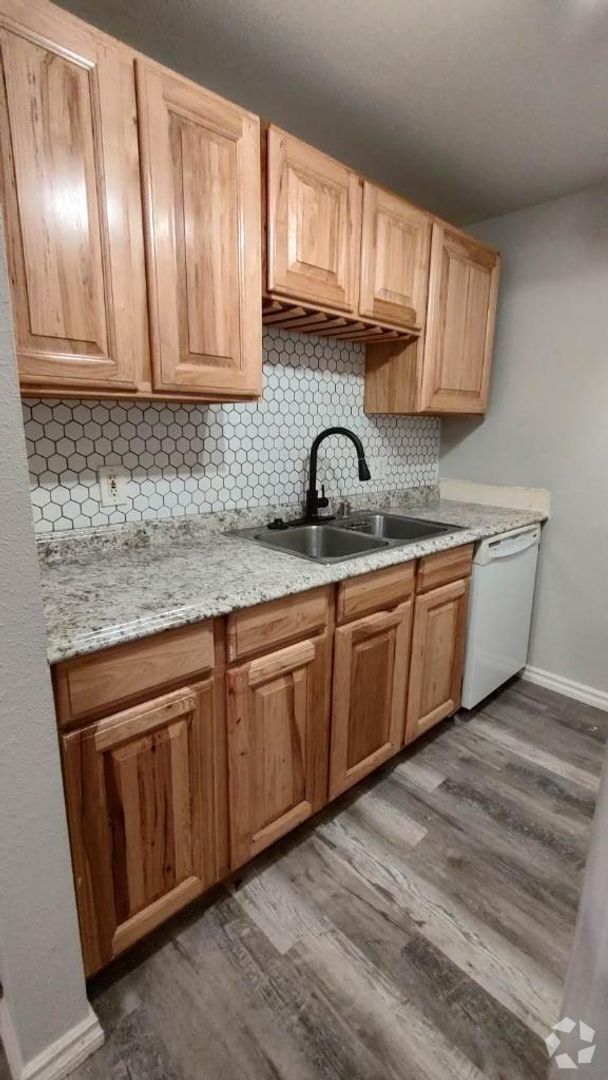 Building Photo - 425 E Fountain Pl