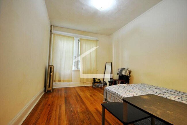Building Photo - Nicely renovated 1 bed near the Green Line in Allston.