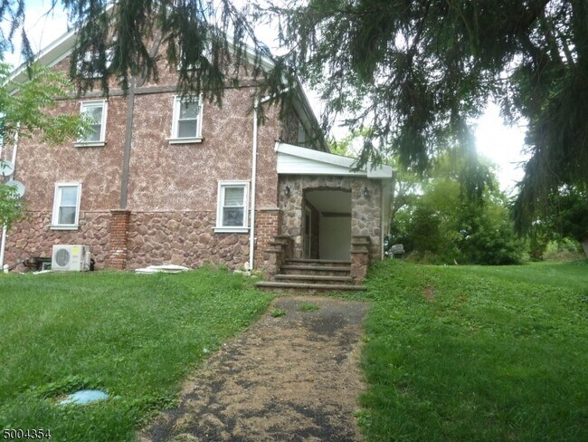 Building Photo - 351 Alphano Rd